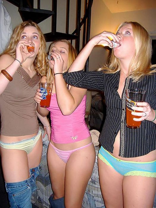 Пьяные русские шлюшки без комплексов любят трахаться порно фото