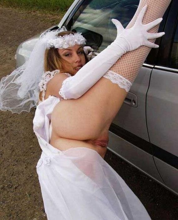 Невесты задрали платье и показали щелки